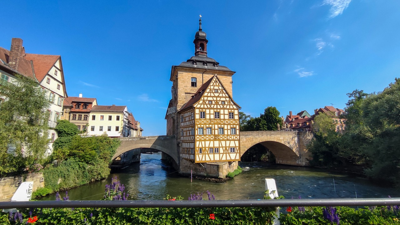 ドイツ ステンドグラス世界遺産バンベルク 聖ミヒャエル修道院 ステンドグラス in ドイツ／ケルン大聖堂｜りょうすけ / 旅する